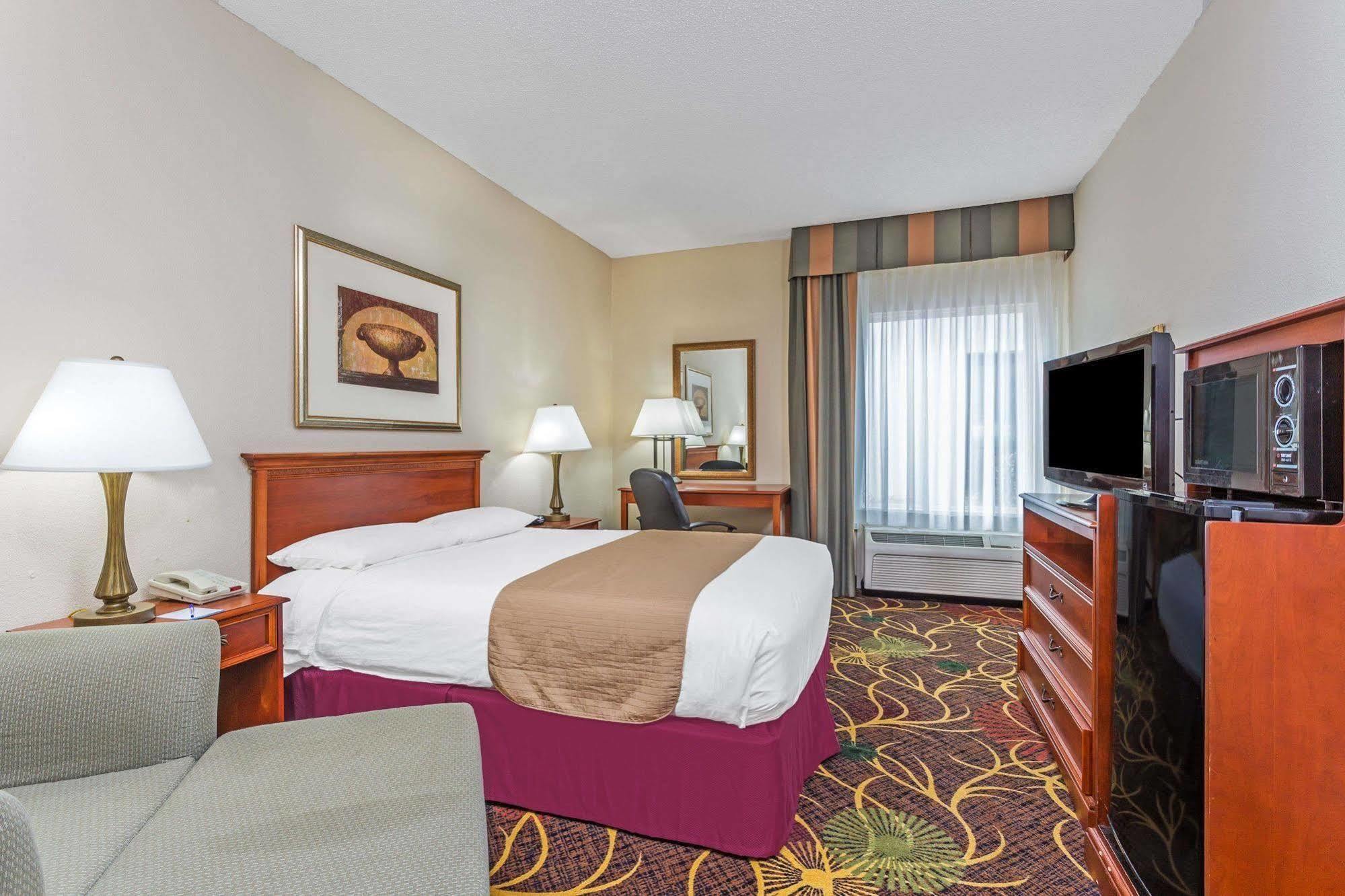 Hotel Baymont By Wyndham Cornelia Exterior foto